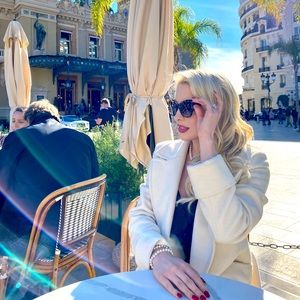 Meet your Posher, Jasmine